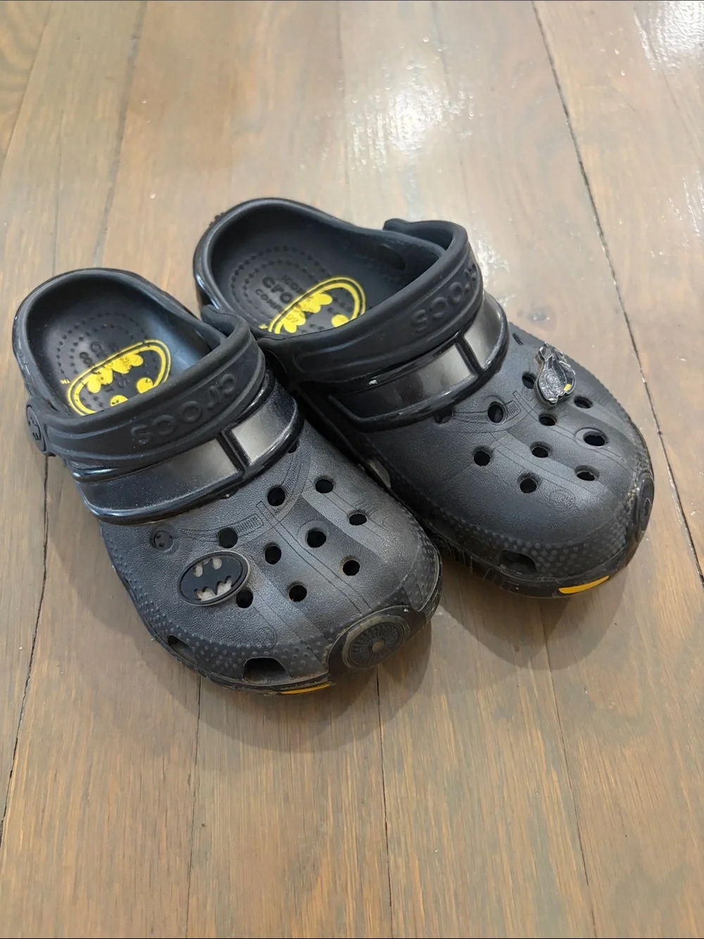 CROCS Kids Black Sandal Clogs with Yellow Accents 12C euc